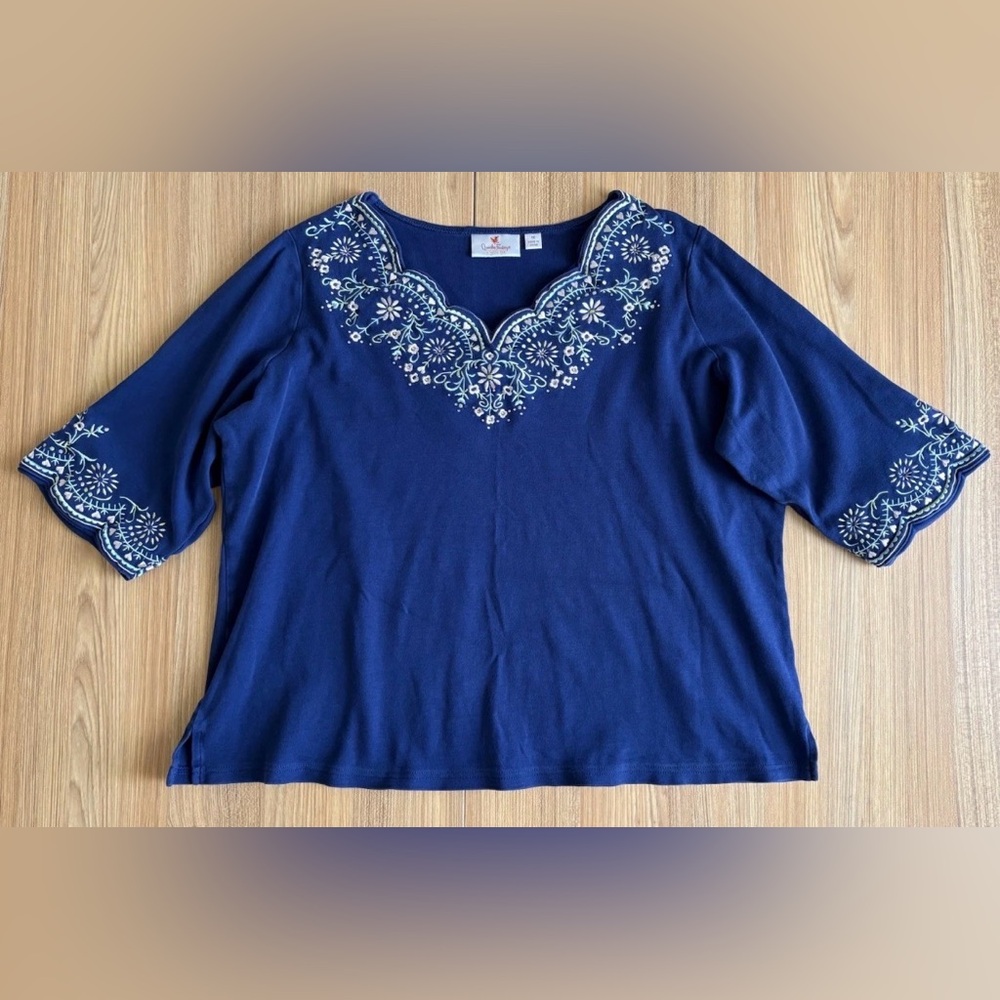 Quacker Factory Lacey Scallop Embroidered Top Wmns 1X Petite Blue Floral Cottage